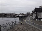Liduprázdné nábřeží 27.12. dopoledne Liduprázdné nábřeží 27.12. dopoledne