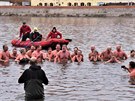 Pět desítek otužilců okusilo dnes vodu ve Vltavě při každoročním tříkrálovém plavání u Karlova mostu. Odměnou jim byl převoznický punč. Pro turisty na Karlově mostě to byla nevšední podívaná. Akce se konala již po desáté.
Pět desítek otužilců okusilo dnes vodu ve Vltavě při každoročním tříkrálovém plavání u Karlova mostu. Odměnou jim byl převoznický punč. Pro turisty na Karlově mostě to byla nevšední podívaná. Akce se konala již po desáté.