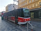Prosba. Zrušte toto zábradlí a zast. I.P. Pavlova přeložte vpřed k semaforu. Tramvaje se zde totiž zbytečně zaseknou na 3 minuty. Prosba. Zrušte toto zábradlí a zast. I.P. Pavlova přeložte vpřed k semaforu. Tramvaje se zde totiž zbytečně zaseknou na 3 minuty.