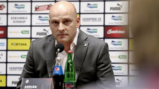 Plzeňský trenér Adrián Guľa. Plzeňský trenér Adrián Guľa.