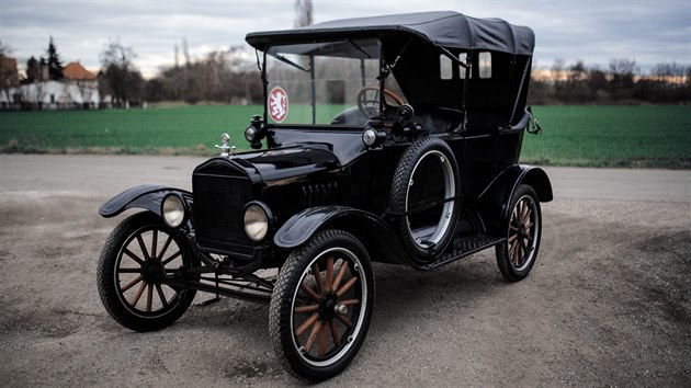 Legendrn Ford T. Stejn model auta slouil i ve vcvikovm tboe u New Yorku, kde v roce 1918 cviili eskoslovent emigranti.