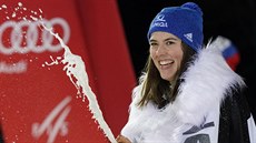 Petra Vlhová slaví vítězství v závodě SP v Záhřebu. Petra Vlhová slaví vítězství v závodě SP v Záhřebu.