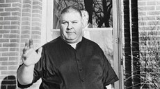 Dobrý člověk. Poslední roky strávil Ferdinand Waldo Demara jako kaplan.... Dobrý člověk. Poslední roky strávil Ferdinand Waldo Demara jako kaplan....