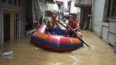 Indonéské hlavní město Jakarta a jeho okolí od přelomu roku čelí rozsáhlým... Indonéské hlavní město Jakarta a jeho okolí od přelomu roku čelí rozsáhlým...