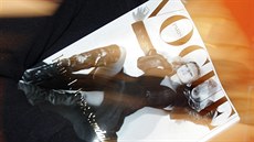 Magazín Vogue je ikonou mezi dámskými magazíny. Magazín Vogue je ikonou mezi dámskými magazíny.