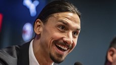 Zlatan Ibrahimovic na tiskové konferenci coby posila AC Milán Zlatan Ibrahimovic na tiskové konferenci coby posila AC Milán