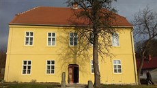 Fara v Zubrnicích v Ústeckém kraji je kulturní památkou, již před rozpadem... Fara v Zubrnicích v Ústeckém kraji je kulturní památkou, již před rozpadem...
