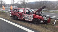 Na dálnici D5 směrem na Plzeň se střetl osobní vůz s kamionem. (6. ledna 2020) Na dálnici D5 směrem na Plzeň se střetl osobní vůz s kamionem. (6. ledna 2020)