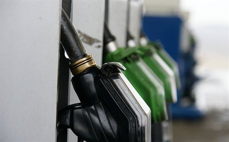 Ceny benzinu u hlavní dopravní tepny eska se tém nemní. Ilustraní snímek