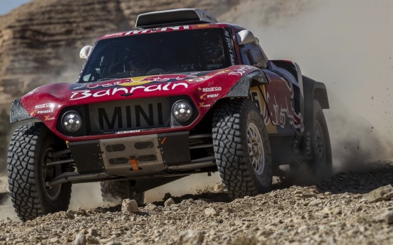 Carlos Sainz v deváté etap Rallye Dakar.