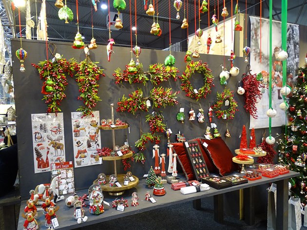 Výstavit v Letanech dnes zahájilo rok 2020 mezinárodním Veletrhem dekorací, bytových doplk a dárk. Dozvuky Vánoc, ale i blíící se Velikonoce, to ve nabízí ve svých expozicích plných kvtin, barev a nápaditých dekoraních pedmt pes 60 vystavova
