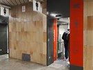 Modernizovaná WC v metru mají barvy podle trasy,kde se nachází. Zelená-linka A, žlutá-linka B a červená-linka C. Snímek z Vltavské na trase C. Modernizovaná WC v metru mají barvy podle trasy,kde se nachází. Zelená-linka A, žlutá-linka B a červená-linka C. Snímek z Vltavské na trase C.