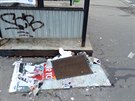 Dobrý den, zasílám fotku ze zastávky Hněvkovského v části Praha-Háje. Toto už je tu 14 dní! Bylo by možno zjednat nápravu? Dobrý den, zasílám fotku ze zastávky Hněvkovského v části Praha-Háje. Toto už je tu 14 dní! Bylo by možno zjednat nápravu?