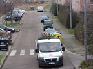 Do ulic na Černém Mostě vyjel úklidový vůz, ale jedna jízda nebude stačit. Do ulic na Černém Mostě vyjel úklidový vůz, ale jedna jízda nebude stačit.