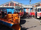 Na případné mrazy je Dopravní podnik hl. m. Prahy dokonale připraven. Má flotilu tramvají na zimní údržbu svých tratí.Jde o sněhové pluhy a též o vůz, který ošetřuje tramvajové troleje glycerinem proti námraze. Na případné mrazy je Dopravní podnik hl. m. Prahy dokonale připraven. Má flotilu tramvají na zimní údržbu svých tratí.Jde o sněhové pluhy a též o vůz, který ošetřuje tramvajové troleje glycerinem proti námraze.