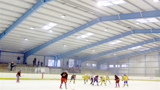 Vláda chce v menších městech zimní stadiony. Starostovy tím hodně překvapila.