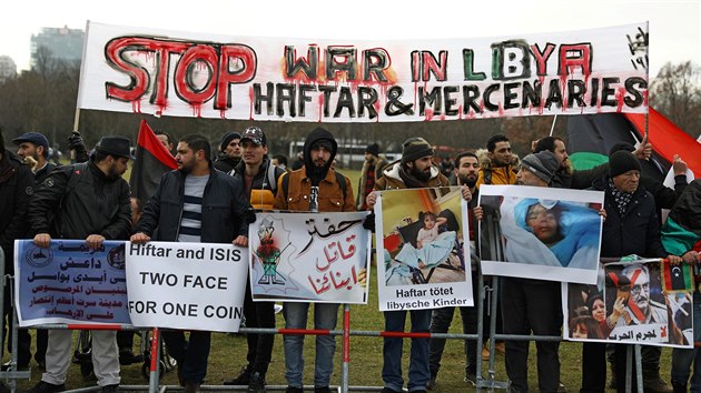 Na mezinrodn konferenci o Libyi se do Berlna sjela ada sttnk, konaly se i protesty. (19. ledna 2020)
