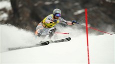 Norský lya Kjetil Jansrud na trati kombinaního slalomu ve Wengenu.