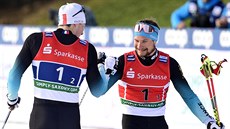 Francouzi Lucas Chanavat (vlevo) a Renaud Jay slaví vítězství na Světovém... Francouzi Lucas Chanavat (vlevo) a Renaud Jay slaví vítězství na Světovém...