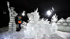Ledové sochy Svobody a draka na na festivalu s názvem Ledové Pustevny. Potrvá... Ledové sochy Svobody a draka na na festivalu s názvem Ledové Pustevny. Potrvá...