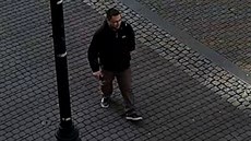 Policie pátrá po muži na snímku. Policie pátrá po muži na snímku.