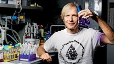 Jaroslav Truksa z Biotechnologického ústavu Akademie věd ČR (BIOCEV) se zabývá... Jaroslav Truksa z Biotechnologického ústavu Akademie věd ČR (BIOCEV) se zabývá...