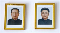 Portréty severokorejských vdc Kim Ir-sena (vlevo) a Kim ong-ila