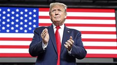 Prezident Donald Trump hovoří během kampaně v Huntington Center v Ohiu. (9.... Prezident Donald Trump hovoří během kampaně v Huntington Center v Ohiu. (9....
