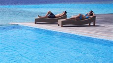 Bazén v resortu Coco Palm Bodu Hithi na Maledivách. Bazén v resortu Coco Palm Bodu Hithi na Maledivách.