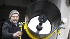Toto je zatím největší hvězdářský dalekohled, který Petr Mirčev vyrobil. Je... Toto je zatím největší hvězdářský dalekohled, který Petr Mirčev vyrobil. Je...