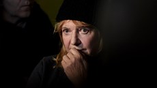 Starostka Vejprt Jitka Gavdunová hovoří s novináři po požáru domu pro mentálně... Starostka Vejprt Jitka Gavdunová hovoří s novináři po požáru domu pro mentálně...