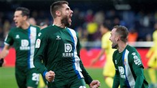 David López z Espaňolu Barcelona se raduje z gólu v duelu s Villarrealem. David López z Espaňolu Barcelona se raduje z gólu v duelu s Villarrealem.