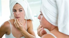 Během menopauzy se mohou objevit i chloupky. Těch se účinně zbavíte za pomoci... Během menopauzy se mohou objevit i chloupky. Těch se účinně zbavíte za pomoci...