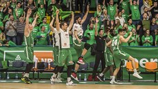 Tým Mladých pušek se raduje v Utkání hvězd KNBL. Tým Mladých pušek se raduje v Utkání hvězd KNBL.