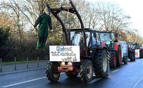 Zahájení zemdlského veletrhu v Berlín provázely protesty farmá i...