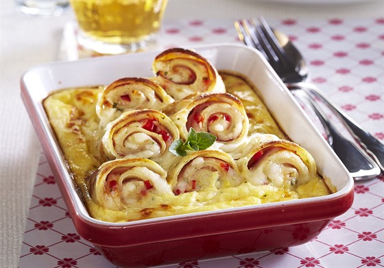 Zapečené palačinky se špenátem a sırovou omáčkou