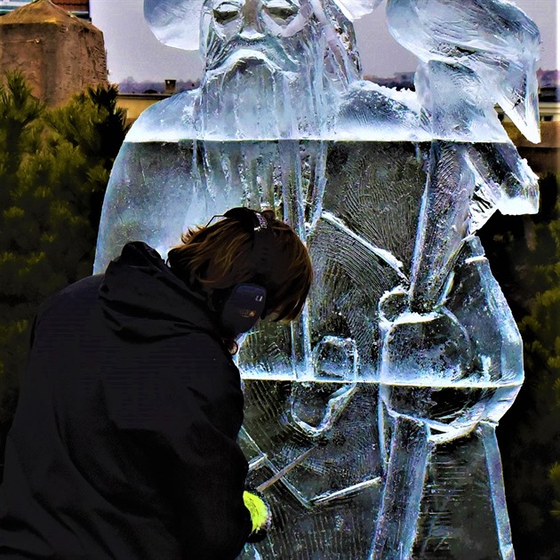 Letošní devátý ročník Festivalu ledových soch v Galerii Harfa se nesl ve znamení čar a kouzel. Před očima diváků vznikl z ledu např. Krakonoš, Pan Tau, Gandalf nebo Harry Potter. Děti se těšily z toho, že vidí svoje oblíbené pohádkové hrdiny. Návštěvníkům