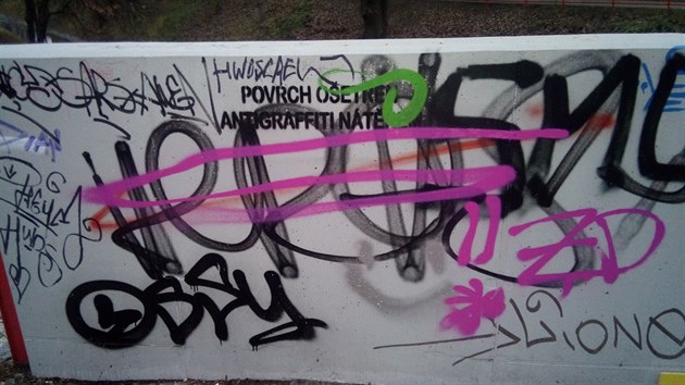 Most pes Boti ve Vrovicích je oeten antigraffiti nátrem