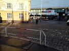 V ulici U Balabenky/Sokolovská v Libni chybí přechod, je to o to citelnější, neboť žádná pravidelná linka tramvaje nejede rovně směr horní Palmovka, takže lidé musí vystoupit z tramvaje již na Balabence a pak se motat mezi auty a tramvajemi, navíc bez pře V ulici U Balabenky/Sokolovská v Libni chybí přechod, je to o to citelnější, neboť žádná pravidelná linka tramvaje nejede rovně směr horní Palmovka, takže lidé musí vystoupit z tramvaje již na Balabence a pak se motat mezi auty a tramvajemi, navíc bez pře