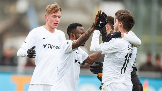 Sparťané se radují z gólu Michala Sáčka (vpravo) v přípravě proti Ústí nad Labem Sparťané se radují z gólu Michala Sáčka (vpravo) v přípravě proti Ústí nad Labem