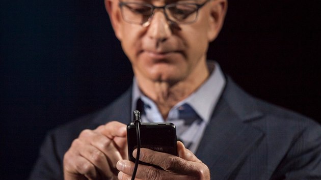 Útočníci hackli mobil šéfa Amazonu Jeffa Bezose, infikované video obdržel přes WhatsApp. Ilustrační snímek Útočníci hackli mobil šéfa Amazonu Jeffa Bezose, infikované video obdržel přes WhatsApp. Ilustrační snímek