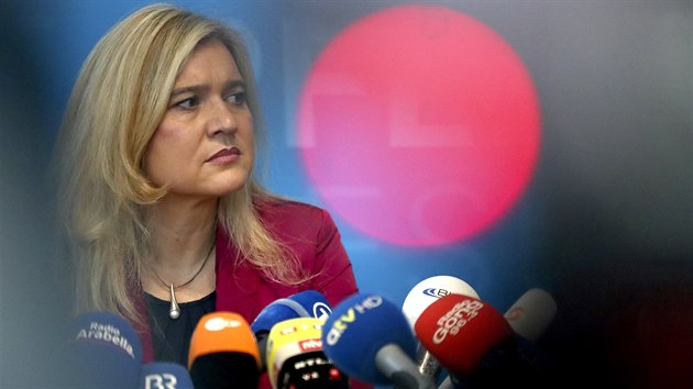 Bavorská ministryně zdravotnictví Melanie Humlová na tiskové konferenci k... Bavorská ministryně zdravotnictví Melanie Humlová na tiskové konferenci k...