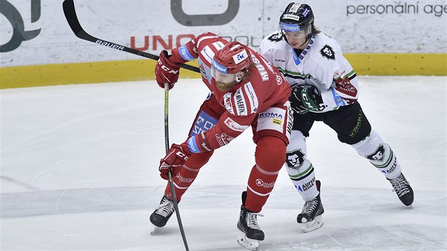 David Musil (vlevo) z Třince a bráněný Žigou Jegličem z Mladé Boleslavi. David Musil (vlevo) z Třince a bráněný Žigou Jegličem z Mladé Boleslavi.