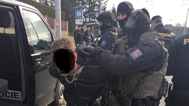 Policie zadržela hledaného Slováka přímo v Plzni-Černicích. Policie zadržela hledaného Slováka přímo v Plzni-Černicích.