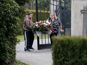 Lidé přicházejí na pohřeb kartářky Jolandy (23.1. 2020) Lidé přicházejí na pohřeb kartářky Jolandy (23.1. 2020)