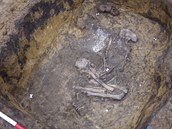 Archeologům se podařilo při průzkumu předpolí lomu Vršany odkrýt čtyři hroby... Archeologům se podařilo při průzkumu předpolí lomu Vršany odkrýt čtyři hroby...