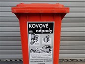 Plechovky a drobný kovový odpad mají obyvatelé Otrokovic vyhazovat do červených... Plechovky a drobný kovový odpad mají obyvatelé Otrokovic vyhazovat do červených...