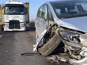 Nehoda kamionu s autem zavřela dálnici D7 na Prahu. (21.1.2020) Nehoda kamionu s autem zavřela dálnici D7 na Prahu. (21.1.2020)