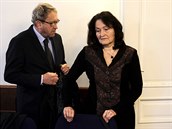 Ředitelka muzea Blanka Čuhelová se svým právníkem Jiřím Slezákem. Ředitelka muzea Blanka Čuhelová se svým právníkem Jiřím Slezákem.