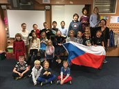 Česká škola v Edinburghu, vlevo je Veronika Macleodová, vpravo Radka... Česká škola v Edinburghu, vlevo je Veronika Macleodová, vpravo Radka...